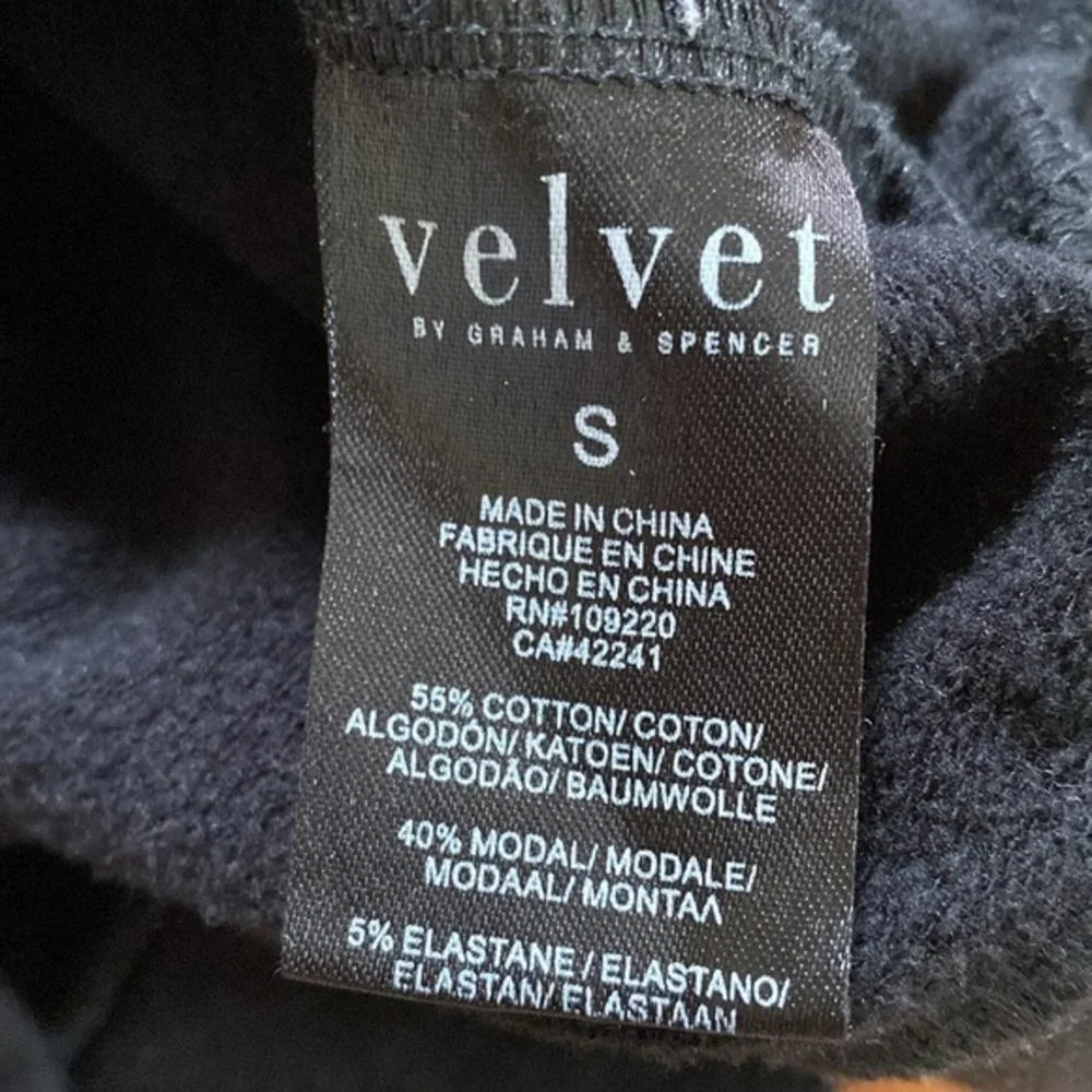 Velvet‎ Long Sleeve Black Pullover Small